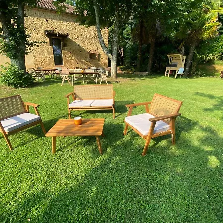 Couette-café Maison Lacourrege *