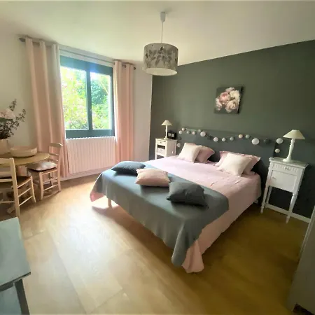 Couette-café Maison Lacourrege